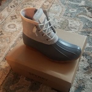 Never been worn*Sperry Saltwater metallic grey